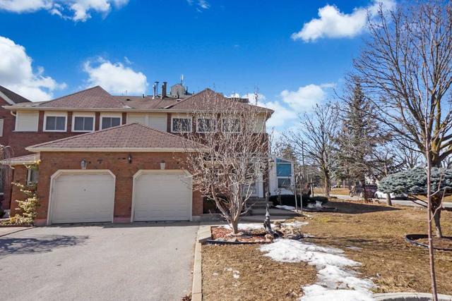 35 Davies Cres, House attached with 3 bedrooms, 4 bathrooms and 3 parking in Whitby ON | Image 1