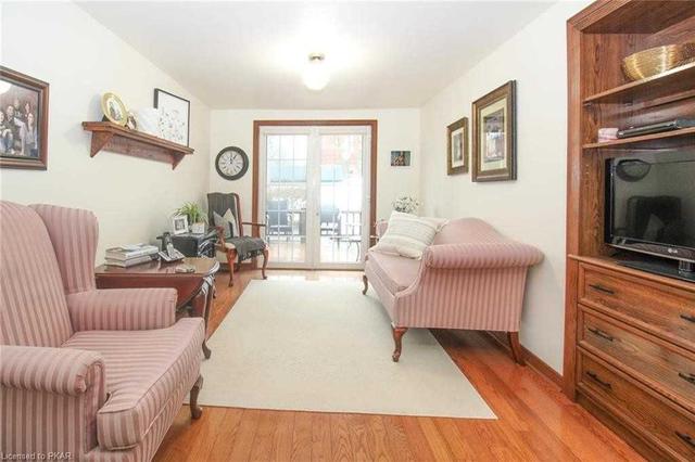 305 Maitland Ave, House detached with 3 bedrooms, 2 bathrooms and 2 parking in Peterborough ON | Image 5