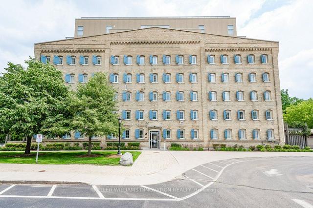 302 - 3 Father David Bauer Dr, Condo with 3 bedrooms, 2 bathrooms and 2 parking in Waterloo ON | Image 1