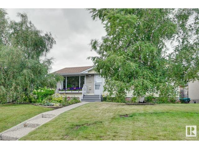 13608 139 St Nw, House detached with 5 bedrooms, 2 bathrooms and null parking in Edmonton AB | Card Image
