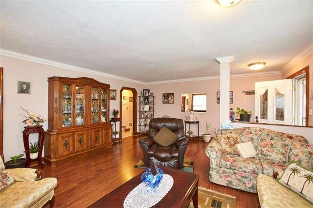 190 Calvington Dr, House detached with 4 bedrooms, 2 bathrooms and 5 parking in Toronto ON | Image 4