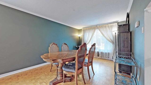 81 Weldrick Rd W, House detached with 3 bedrooms, 2 bathrooms and 5 parking in Richmond Hill ON | Image 7