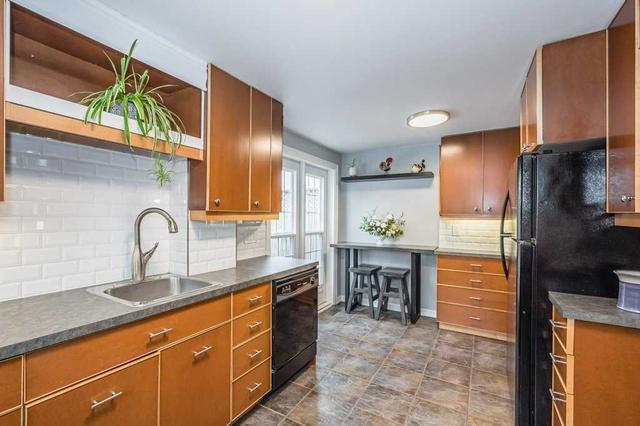 32 Leacock Ave, House semidetached with 3 bedrooms, 2 bathrooms and 5 parking in Guelph ON | Image 14