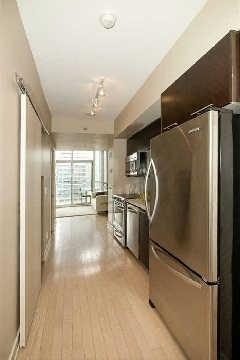 lph30 - 21 Nelson St, Condo with 1 bedrooms, 2 bathrooms and 1 parking in Toronto ON | Image 12