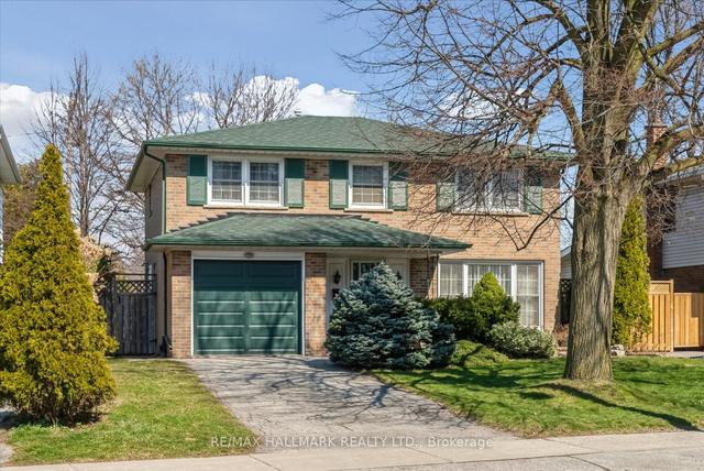 65 Cathedral Bluffs Dr, House detached with 5 bedrooms, 2 bathrooms and 3 parking in Toronto ON | Image 12