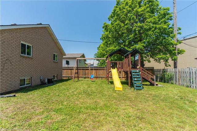2828 Robillard Crescent, House detached with 2 bedrooms, 2 bathrooms and null parking in Windsor ON | Image 25