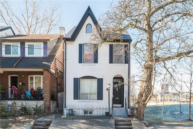 32 Wychwood Ave, House detached with 2 bedrooms, 2 bathrooms and 2 parking in Toronto ON | Image 1