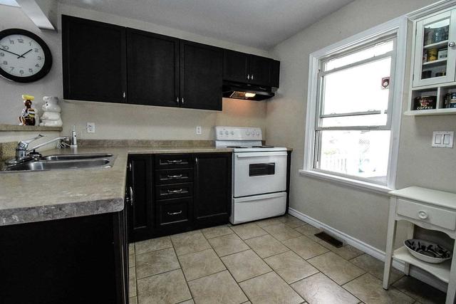 37 Marquis St, House detached with 2 bedrooms, 1 bathrooms and 2 parking in St. Catharines ON | Image 9