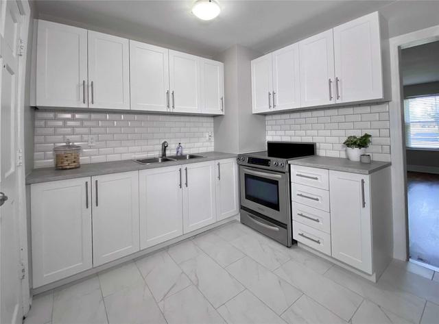 3312 Bathurst St, House attached with 2 bedrooms, 1 bathrooms and 2.5 parking in Toronto ON | Image 2