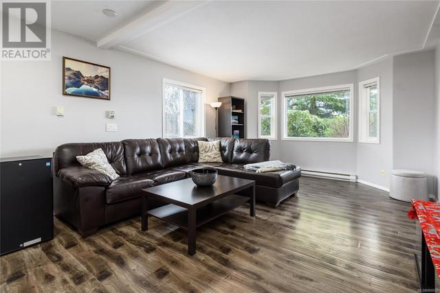 1243 Beckton Dr, House detached with 3 bedrooms, 2 bathrooms and 2 parking in Comox BC | Image 6