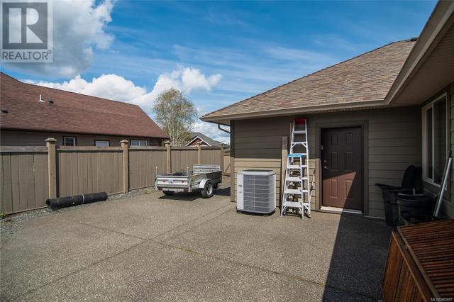 2175 Forest Grove Dr, House detached with 4 bedrooms, 2 bathrooms and 3 parking in Campbell River BC | Image 40