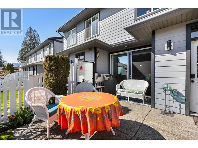 987 Laurier Avenue, House attached with 2 bedrooms, 3 bathrooms and 1 parking in Kelowna BC | Image 44