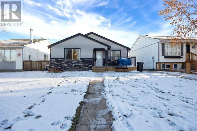 128 Tundra Drive, House detached with 6 bedrooms, 2 bathrooms and 3 parking in Wood Buffalo AB | Image 1