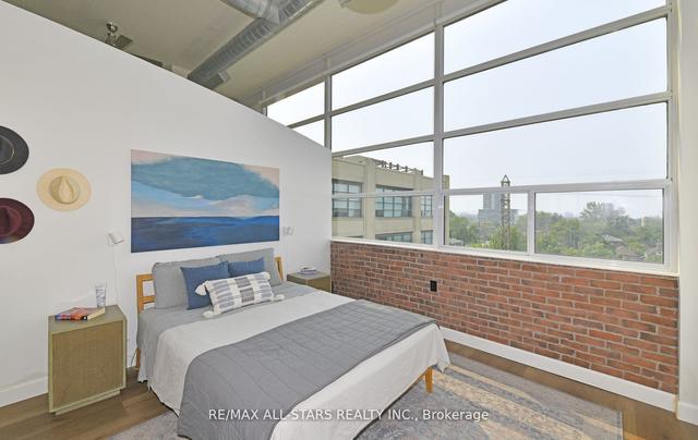402 - 1001 Roselawn Ave, Condo with 2 bedrooms, 2 bathrooms and 1 parking in Toronto ON | Image 5