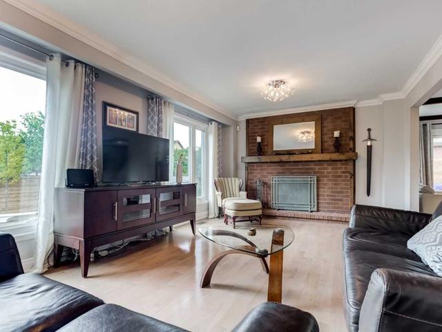 85 Sweeney Dr, House detached with 4 bedrooms, 4 bathrooms and 6 parking in Toronto ON | Image 3