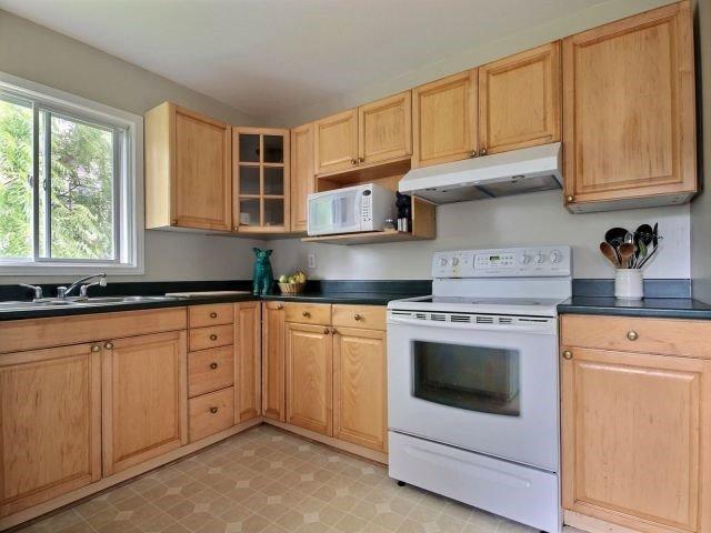 104 Napoleon St, House detached with 3 bedrooms, 2 bathrooms and 2 parking in Carleton Place ON | Image 2