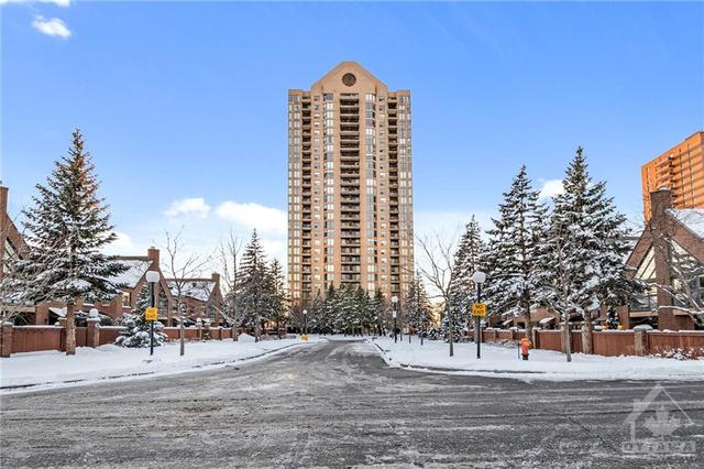 2007 - 545 St Laurent Boulevard, Condo with 2 bedrooms, 2 bathrooms and 1 parking in Ottawa ON | Image 2