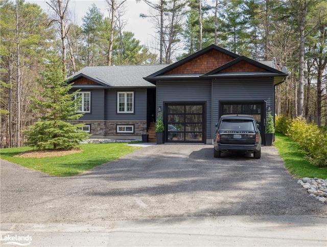 15 Sherwood Drive, House detached with 3 bedrooms, 2 bathrooms and 6 parking in Bracebridge ON | Card Image