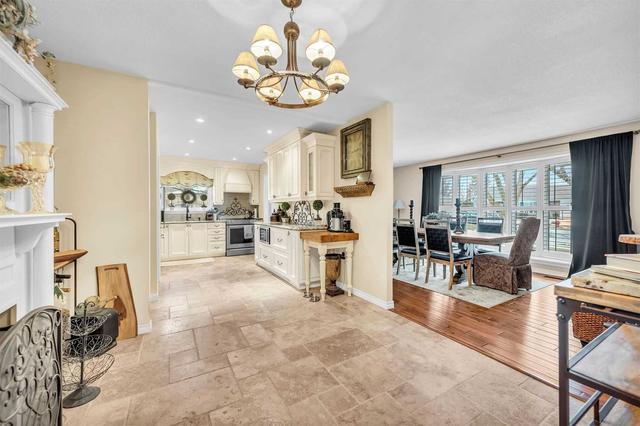 20 Cheltonwood Crt, House detached with 3 bedrooms, 2 bathrooms and 6 parking in Hamilton ON | Image 2