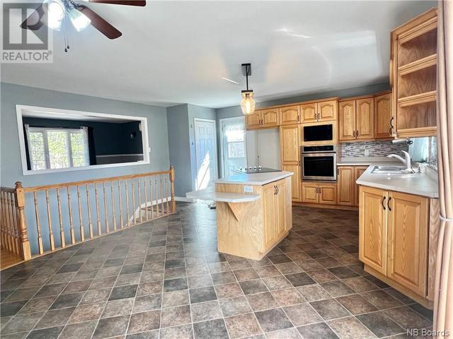 300 Cole Street, House detached with 3 bedrooms, 1 bathrooms and null parking in Bathurst NB | Image 8
