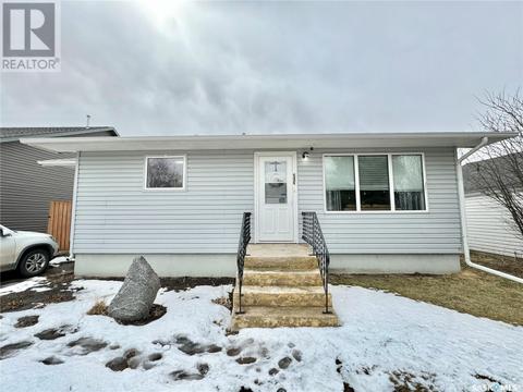 213 2nd Avenue E, House detached with 2 bedrooms, 1 bathrooms and null parking in Shellbrook SK | Card Image