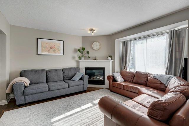 38 Quentin Place Sw, Home with 3 bedrooms, 2 bathrooms and 2 parking in Calgary AB | Image 16