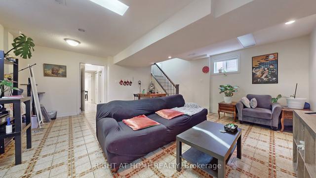 94 Belgravia Ave, House detached with 3 bedrooms, 2 bathrooms and 2 parking in Toronto ON | Image 16