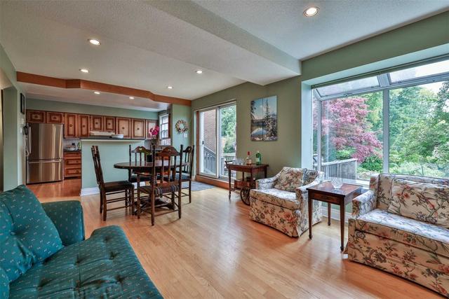 10 Annesley Ave, House detached with 5 bedrooms, 2 bathrooms and 3 parking in Toronto ON | Image 6