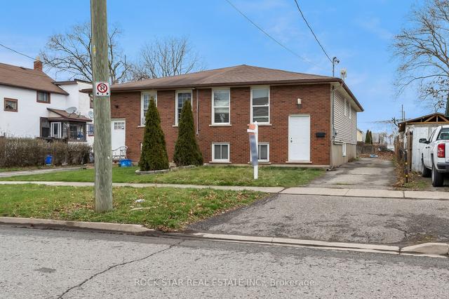 38 Haynes Ave, House semidetached with 3 bedrooms, 2 bathrooms and 5 parking in St. Catharines ON | Image 1