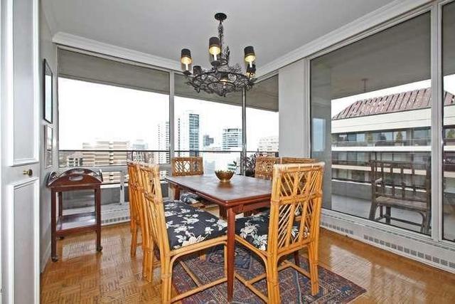 2001 - 10 Avoca Ave, Condo with 2 bedrooms, 2 bathrooms and 1 parking in Toronto ON | Image 6