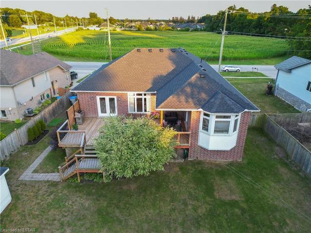 8698 Parkhouse Drive, House detached with 3 bedrooms, 3 bathrooms and 4 parking in Strathroy Caradoc ON | Image 34