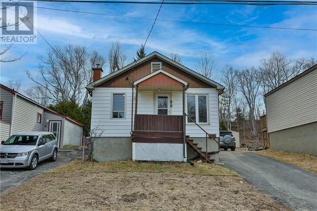 90 Mckinnon, House detached with 3 bedrooms, 1 bathrooms and null parking in Greater Sudbury ON | Image 1