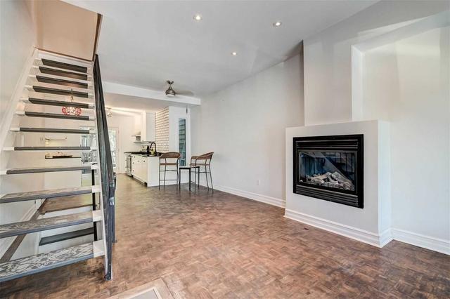 14 Kensington Pl, House attached with 3 bedrooms, 2 bathrooms and 0 parking in Toronto ON | Image 35