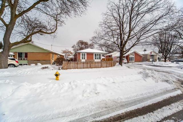 5 Honbury Rd, House detached with 3 bedrooms, 2 bathrooms and 4 parking in Toronto ON | Image 1