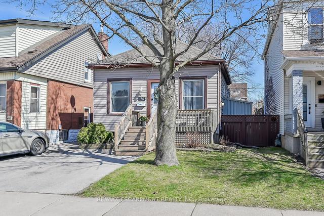 156 Rosslyn Ave N, House detached with 2 bedrooms, 1 bathrooms and 2 parking in Hamilton ON | Image 12