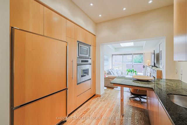 99 Marlborough Ave, House attached with 2 bedrooms, 2 bathrooms and 1 parking in Toronto ON | Image 5
