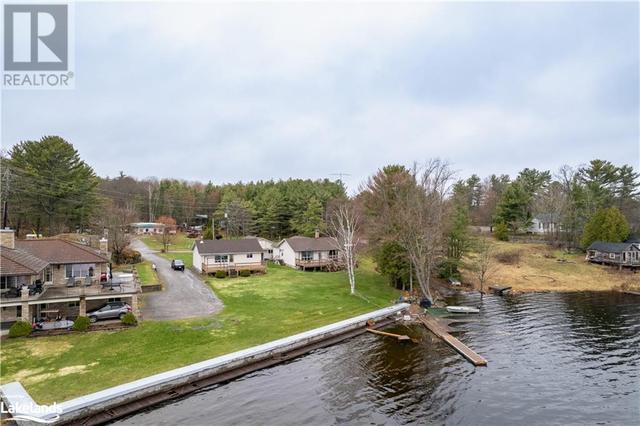 2 - 1116 Lakeshore Drive, House detached with 2 bedrooms, 1 bathrooms and 2 parking in Gravenhurst ON | Image 1