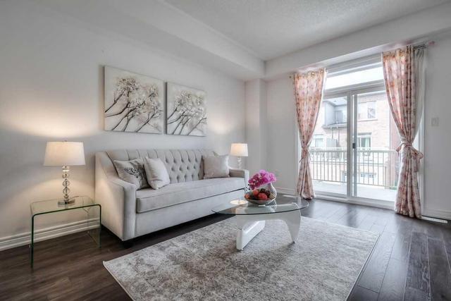 30 Belanger Cres, House attached with 3 bedrooms, 2 bathrooms and 1 parking in Toronto ON | Image 3