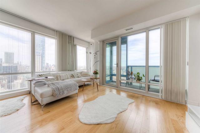 4008 - 8 The Esplanade Ave, Condo with 2 bedrooms, 2 bathrooms and 1 parking in Toronto ON | Image 1