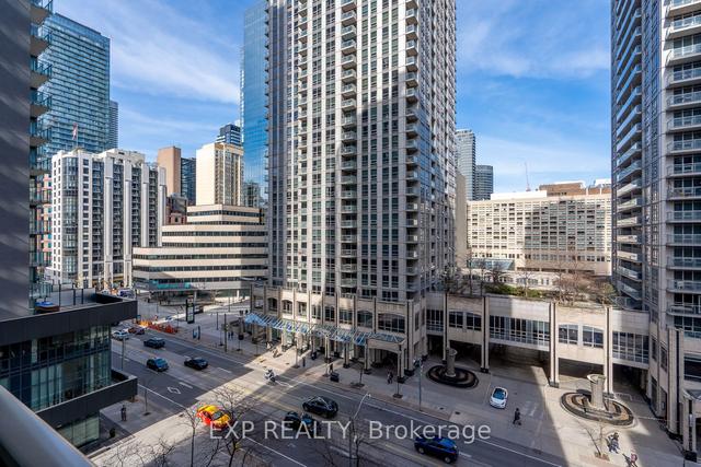 902 - 750 Bay St, Condo with 1 bedrooms, 1 bathrooms and 1 parking in Toronto ON | Image 22