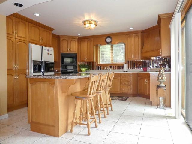 1036 Murphy Rd, House detached with 5 bedrooms, 4 bathrooms and 10 parking in Sarnia ON | Image 10