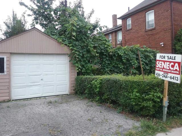 363 Lauder Ave E, House detached with 3 bedrooms, 2 bathrooms and 3 parking in Toronto ON | Image 4