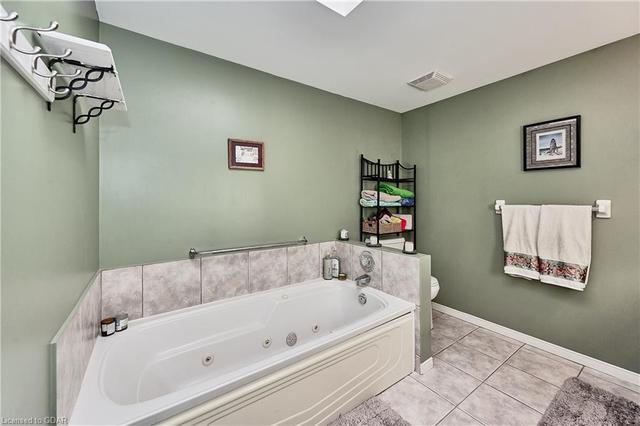 131 Ptarmigan Drive, House detached with 3 bedrooms, 2 bathrooms and 5 parking in Guelph ON | Image 27