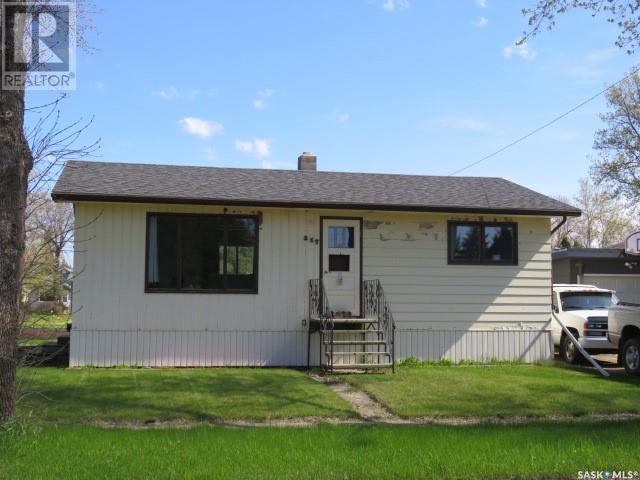 217 7th Avenue W, House detached with 2 bedrooms, 1 bathrooms and null parking in Canora SK | Card Image