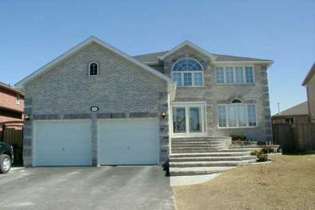 66 Carley Cres, House detached with 4 bedrooms, 4 bathrooms and 6 parking in Barrie ON | Image 2
