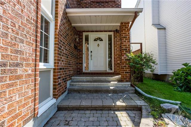 94 Peacock Crescent, House detached with 4 bedrooms, 4 bathrooms and 4 parking in Ottawa ON | Image 2