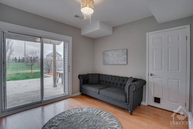 654 Brome Crescent, Townhouse with 3 bedrooms, 3 bathrooms and 3 parking in Ottawa ON | Image 22