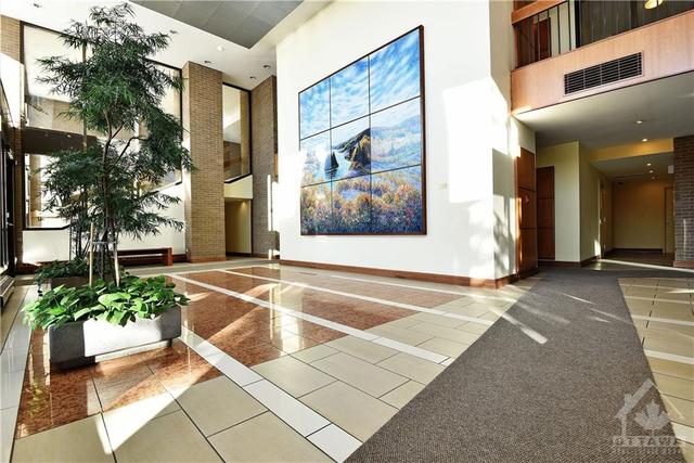 2509-10 - 515 St Laurent Boulevard, Condo with 3 bedrooms, 2 bathrooms and 2 parking in Ottawa ON | Image 2