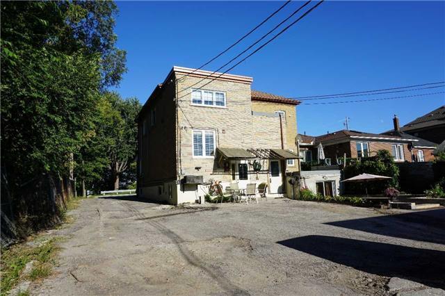364 Gilbert Ave, House detached with 8 bedrooms, 4 bathrooms and 15 parking in Toronto ON | Image 7
