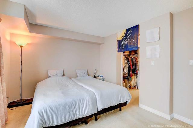 1011 - 24 Wellesley St W, Condo with 2 bedrooms, 2 bathrooms and 1 parking in Toronto ON | Image 8